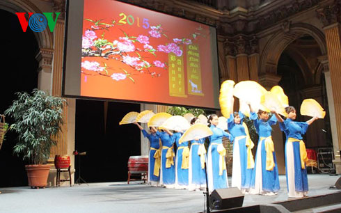 กิจกรรมฉลองเทศการตรุษเต็ตเวียดนามในต่างประเทศ